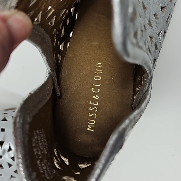 Anthro Musse & Cloud Laser Cut Leather Stacked Heel Silver Ankle Boots Size 7 - Picture 13 of 16